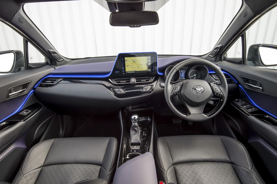 Торпедо Toyota C-HR 2016 года  (UK) (фото 11 из 32)
